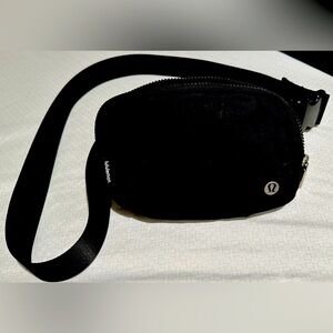 Lululemon Everywhere Belt Bag 1L